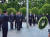 지난달 26일(현지시간) 미국 워싱턴DC 한국전 참전용사 기념비에서 정의선 현대차그룹 회장이 추모 헌화를 하고 있다. 사진 한미동맹재단