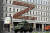 4일 러시아 모스크바 붉은광장 인근의 모습이다. 우크라이나 전쟁에서 러시아군이 표식으로 사용하는 'Z'가 크게 표시된 건물 앞으로 전투용 차량이 지나가고 있다. 9일은 러시아의 2차세계대전 승리를 기념하는 전승절이다. AFP=연합뉴스