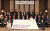 지난달 20일 일본을 방문한 김영환 충북지사가 자매결연 30주년을 맞은 야마나시현 관계자들과 기념사진을 찍고 있다. [사진 충북도]