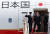 방한 일정을 마친 기시다 후미오 일본 총리가 8일 성남 서울공항에서 전용기에 오르고 있다. 연합뉴스