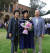 2016년 미국 UCLA에서 사회복지학 박사학위를 받은 이지선 교수(가운데)가 부모님과 활짝 웃고있는 모습. 중앙포토