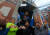 김민재와 외모가 닮은 정동식 심판을 보고 환호하는 나폴리 시민들. 사진 슛포러브 유튜브