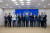 지난 2일 JTBC와 MBC, 미국 웨이브아메리카스 등 방송사 관계자들이 부산경찰청을 방문해 우철문(가운데) 청장과 이재홍(왼쪽에서 네번째) 사이버수사대장에게 바로TV 검거 관련 감사패를 전달했다. 사진 부산경찰청
