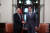 윤석열 대통령과 저스틴 트뤼도 총리가 지난해 9월 23일 오후(현지시간) 캐나다 의회 총리 집무실에서 공개환담을 위해 만나 악수하고 있다. 사진 대통령실
