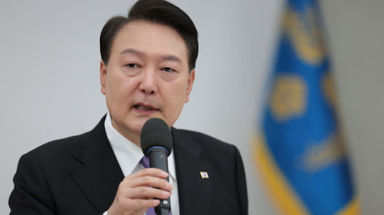尹 “2년차 국정은 경제·민생 위기 살피는데 주안점 두겠다”