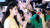  가수이자 배우 아이유가 지난달 24일 서울 강남구 메가박스 코엑스에서 열린 영화 '드림'(감독 이병헌) VIP 시사회에서 환호하는 팬에게 인사를 하고 있다. 뉴스1