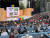 순다르 피차이 구글 최고경영자(CEO)가 10일(현지시간) 미국 캘리포니아주 마운틴뷰 쇼어라인 엠피씨어터에서 열린 '구글 연례 개발자 회의(I/O)'에서 연설을 하고 있다. 연합뉴스
