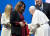 12일(현지시간) 프란치스코 교황이 이탈리아 로마에서 열린 저출산 관련 회의가 끝나기 전 한 임신부의 배에 손을 올린 채 태어날 아기에게 축복을 전하고 있다. AFP=연합뉴스