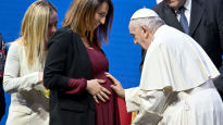 "내 아기 축복좀" 반려견 데려온 여성…교황이 질책한 까닭