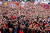 12일(현지시간) 튀르키예 앙카라의 선거 집회에 참석한 케말 클르츠다로을루 후보의 지지자들. 로이터=연합뉴스