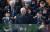 알렉산드르 루카셴코 벨라루스 대통령(가운데)이 지난 9일 러시아 모스크바의 붉은 광장에서 열린 러시아 전승절 기념행사에서 열병식을 지켜보고 있다. 그의 오른손에 피부색 붕대가 감겨져 있다. 이날 이후 루카셴코 대통령은 5일 동안 모습을 드러내지 않고 있다. AP=연합뉴스