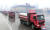 중앙기관에서 모은 퇴비를 실은 트럭들이 김일성 광장에서 평양 인근의 동농장·양묘장·산림경영소로 보내기 위해 이동중이다. 조선중앙통신 