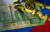가스관과 러시아 국기, 러시아 루블화 지폐를 합성한 이미지. 로이터=연합뉴스
