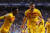 바르셀로나 레반도프스키(오른쪽)가 에스파뇰전에서 골을 터트린 뒤 기뻐하고 있다. AFP=연합뉴스
