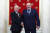 블라디미르 푸틴 러시아 대통령(왼쪽)이 지난 9일 모스크바에서 열린 전승절 기념행사에 앞서 크렘린궁에서 알렉산드르 루카셴코 벨라루스 대통령을 맞이하고 있다. AFP=연합뉴스