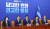 민주당 박광온 원내대표가 16일 국회 당 사무실에서 초당적 정치개혁 모임 의원들을 만나고 있다. 연합뉴스