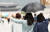초여름 날씨를 보인 10일 서울 광화문광장에서 시민들이 양산을 쓰고 산책을 하고 있다. 뉴스1