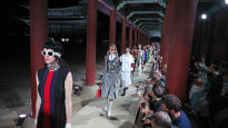 [사진] K런웨이 찾은 구찌 … 경복궁 패션쇼