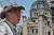 15일(현지시간) 일본 히로시마시에서 원폭 생존자인 마사오 이토(82)가 유네스코 문화유산으로 지정된 원폭 돔 앞에서 말하고 있다. AFP=연합뉴스