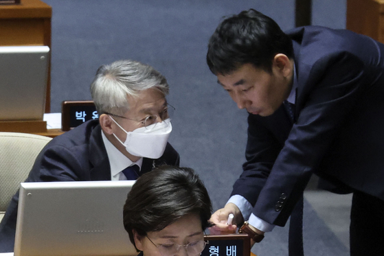 '처럼회' 김용민, 대통령 거부권 제한법 발의…與 "입법 폭주"