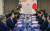 G7 정상회의 참관국 자격으로 일본을 방문 중인 윤석열 대통령이 21일 히로시마 평화기념공원 국제회의장에서 기시다 후미오 일본 총리와 한일 정상회담을 하고 있다. 연합뉴스