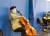 지난 13일 미국 메사추세츠 백신 접종 현장에서 첼로를 연주하고 있는 첼리스트 요요마. AFP=연합뉴스