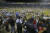 20일(현지시각) 엘살바도르 산살바도르의 쿠스카틀란 경기장에서 입장을 원하던 팬들이 문으로 몰리면서 최소 12명이 숨지고 수백명이 다쳤다. AP=연합뉴스
