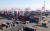 지난 2월 21일 오후 인천 연수구 인천신항에서 컨테이너 하역작업이 진행되고 있다. 뉴스1