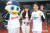 4월 20일 KIA 타이거즈전에서 시구자로 나선 양혜빈 부단장(가운데)과 조지훈 단장. 사진 롯데 자이언츠