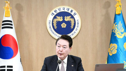 尹 “과거정부 불법집회 경찰권 포기…우린 용납하지 않을 것” 