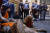이탈리아 기후 운동가들이 23일 로마에서 반나체인 채로 진흙을 퍼붓는 시위를 벌이고 경찰에 잡혀 거리 바닥에 누워있다. AP=연합뉴스