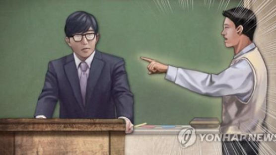 훈계하는 교사 밀쳤다…'전치12주' 상해 입힌 고교생 징계 결정 
