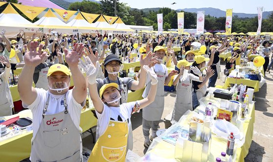 26년째 이어온 '가족요리 대회', 엄마 보조하던 아빠가 이젠 메인 셰프 [쿠킹] | 중앙일보