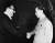 1971년 7월 중국 베이징에서 열린 비밀 회담에서 당시 닉슨 미국 대통령의 특별 고문 헨리 키신저(왼쪽)와 저우언라이 중국 총리가 악수하는 모습. [AFP=연합뉴스] 