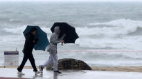 '황금연휴' 발목 잡네…일요일 전국 돌풍·천둥 동반 많은 비 