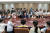 윤석열 대통령이 24일 서울 용산 대통령실 청사에서 초중고생들과 모의 확대회담 체험을 하고 있다. 사진 대통령실