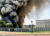 미국 국방부 건물 (펜타곤)이 폭발한 것처럼 보이게 만든 가짜사진. 911 당시를 연상하도록 AI로 만들었다. 짧은 시간에 트위터로 퍼지면서 미국 증시를 출렁이게 했다. 