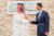 빈 살만 사우디 왕세자가 바샤르 알아사드 시리아 대통령과 악수하고 있다. 지난 5월 아랍연맹 정상회의에서 두 사람이 만났다. 로이터=연합뉴스, 무단 전재-재배포 금지〉