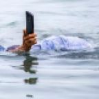 "빠트린 삼성폰 찾겠다"…사흘간 저수지 물 뺀 인도공무원 최후 