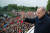 튀르키예의 레제프 타이이프 에르도안 대통령이 28일(현지시간) 이스탄불에서 지지자들을 향해 손을 흔들고 있다. UPI=연합뉴스