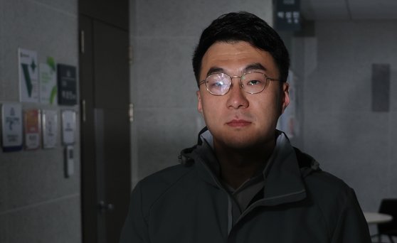 더불어민주당 김남국 의원이 14일 오전 국회 의원실로 출근하고 있다. 김 의원은 이날 출근 후 페이스북을 통해 탈당을 선언했다. 연합뉴스