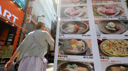 처음으로 '집밥'보다 '외식'에 돈 더 썼다…달라진 한국인 밥상
