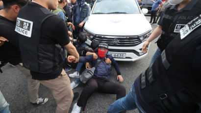 [속보] 청계광장 분향소 철거 방해…경찰, 민노총 4명 체포