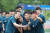 윤희근 경찰청장이 중앙경찰학교 312기 교육생들과 함께 사진을 찍는 모습. 사진 경찰청