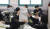 2024학년도 대학수학능력시험 6월 모의평가가 열린 1일 서울 송파구 방산고등학교에서 수험생들이 문제지를 배부하고 있다. [사진공동취재단]