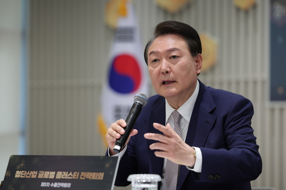 尹 '잘한다' 35% '못한다' 57%…총선서 '與승리' 37% '野승리' 49% [한국갤럽]