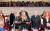 세계적인 성악가 조수미(중앙)가 3일(현지시간) 벨기에 브뤼셀 보자르 극장에서 열린 ‘퀸 엘리자베스 콩쿠르’ 결선 마지막 날 관객들의 박수를 받으며 입장하고 있다. 브뤼셀=연합뉴스