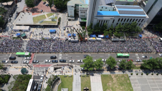 “종북 주사파 척결” 현충일 서울 도심서 보수단체 대규모 집회