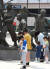 현충일인 6일 오전 10시 서울 용산구 전쟁기념관 입구 호국상 앞에서 어린이들이 나라를 위해 목숨을 희생한 순국선열을 기리는 ‘현충일 사이렌’ 소리가 울리자 묵념을 하고 있다. [뉴시스]
