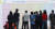지난 4월 경기도 수원시 화성행궁 광장에서 열린 '노인 일자리 채용한마당'에서 구직자들이 채용 게시판을 살펴보고 있다. 연합뉴스